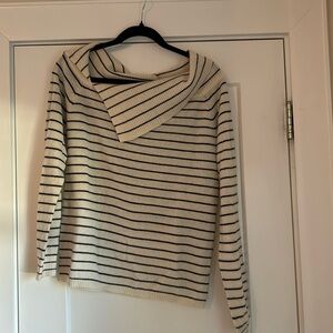 Minnie rose 100% cashmere cream and a y stripe. Size medium
